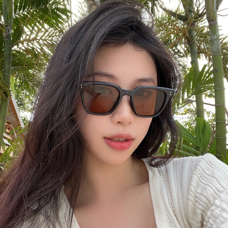 COD🌷แว่นตากันแดดหลากสีวินเทจสไตล์เกาหลีแฟชั่นป้องกันรังสียูวีเบาพิเศษแว่นตาผู้ชายและผู้หญิง-detlyet - รูปที่ 4