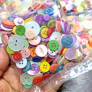 กระดุมแฟชั่น คละแบบคละสี คละไซส์ สุดน่ารัก (ครึ่งโล) สินค้าพร้อมส่ง