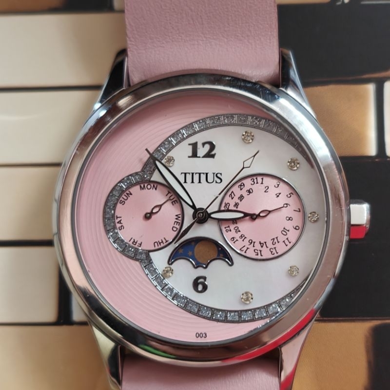 นาฬิกาวินเทจ หน้าพระจันทร์ Solvil et Titus (โซวิล เอ ติตัส) ระบบควอตซ์ มือสองสภาพสวย สายหนังแท้ตัดมา