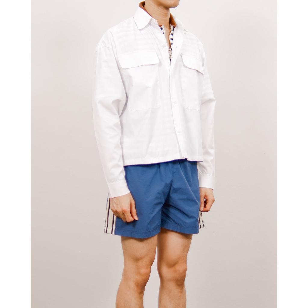 2-Pockets Cropped Shirt in Textured White | เสื้อเชิ้ตแขนยาว 2 กระเป๋า ทรงครอป ลายริ้ว สีขาว