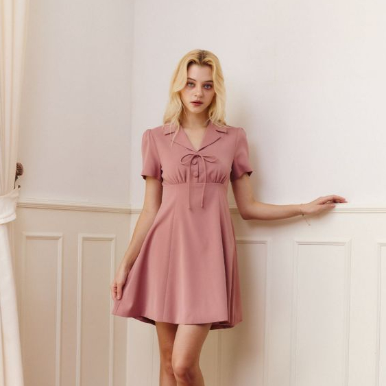 La Mignonne (XS-3XL) Berry Kiss Dress เดรสใส่ทำงาน ใส่เที่ยว ช่วงอกกระดุมแต่งหลอก มีกิมมิคโบว์เพิ่มค