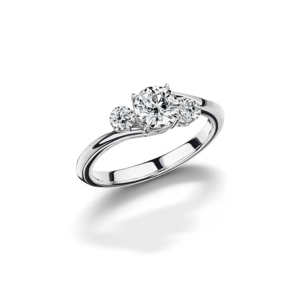 Jubilee Diamond แหวนเพชร Solitaire Shimmering Ring เพชรแท้
