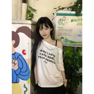เสื้อยืดผู้หญิง ปาดไหล่ได้ สายเกาหลี ทรงหลวม ใส่ชิคๆ สวมใส่สบาย สีขาว สไตล์อเมริกัน cintage คอกว้าง เสื้อยืดสวยๆผู้หญิง