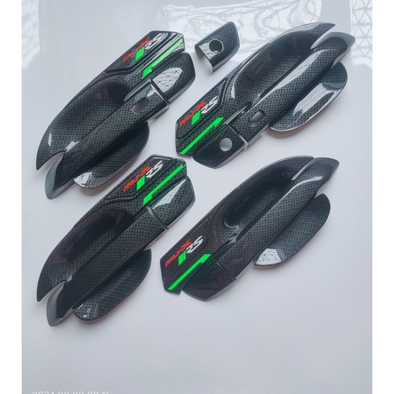 MU-X 2021-2025ลายเเคฟล่า เบ้าแบบปีกโลโก้ MU-X RS