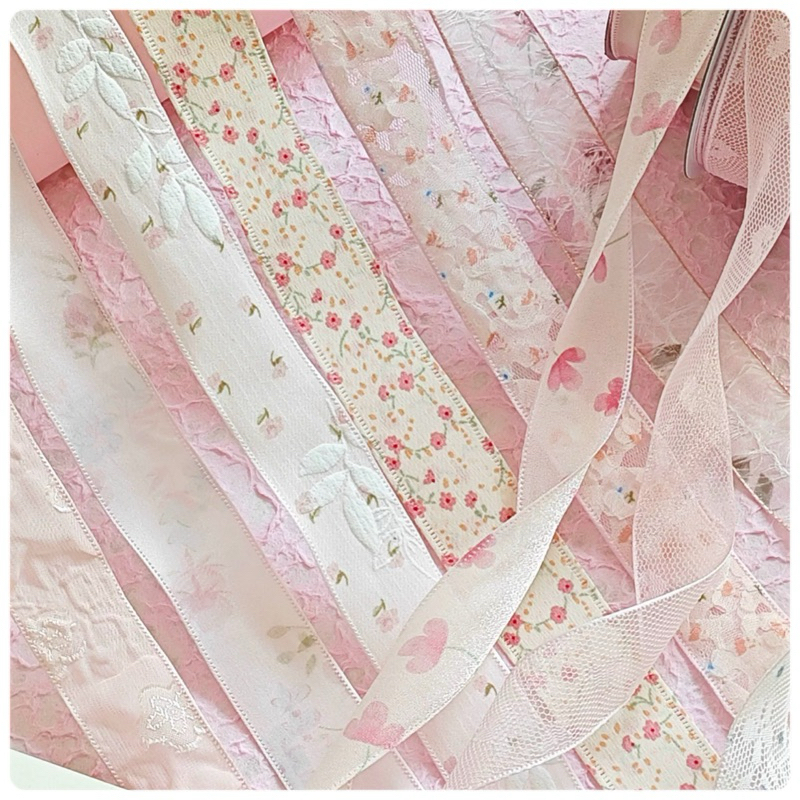 ริบบิ้นดอกไม้2ด้าน  2.5cm(2 ด้าน ) 1 หลา