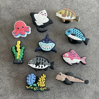 พร้อมส่ง jibbitz ของตกแต่งรองเท้า จิ๊บบิท ต้นไม้ เรือ ปลา ชอบเที่ยวทะเล มาจัดค่ะ DIY crocs