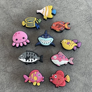 พร้อมส่ง jibbitz ของตกแต่งรองเท้า จิ๊บบิท ต้นไม้ เรือ ปลา ชอบเที่ยวทะเล มาจัดค่ะ DIY crocs
