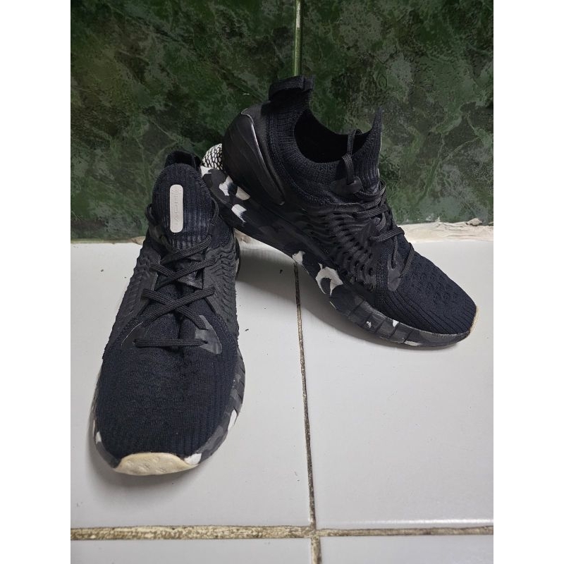 พร้อมส่ง รองเท้าผ้าใบมือสอง Under Armour Hovr สีดำ ไซส์42.5/27cm. สภาพดีสวยๆเลย