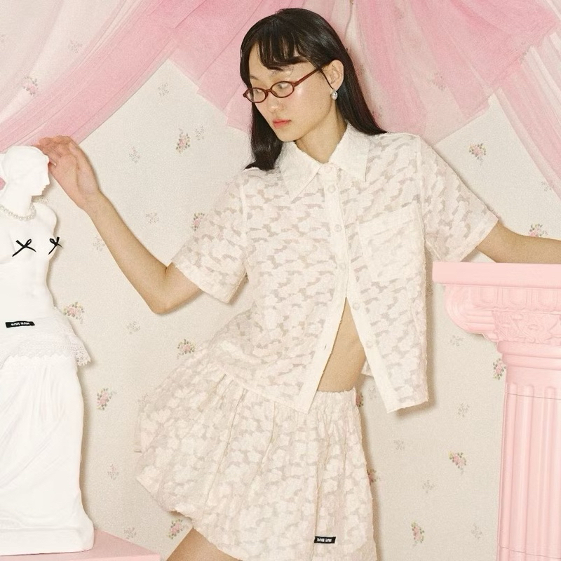 กระโปรงBNKbrandลดได้ค่ะ