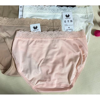 Wacoal Bikini Panty กางเกงในวาโก้ขอบลูกไม้ รูปแบบบิกินี่ รุ่น WU1C35/WU1F35 ราคาป้ายตัวละ 140 บาท ลดเหลือตัวละ 99 บาท