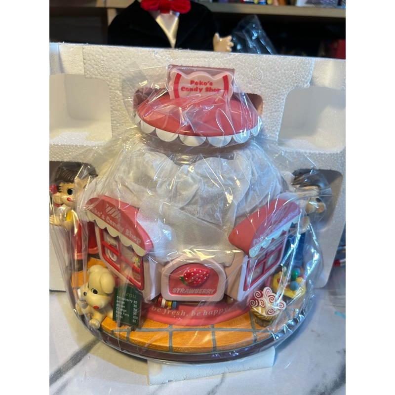 Peko's Candy Shop Figure