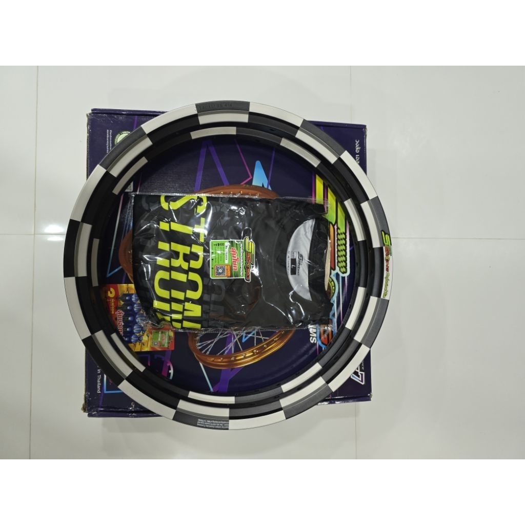 วงล้อเอสตรองลายหมากฮอตขนาด1.4ขอบ17แถมเสื้อทุกคู่