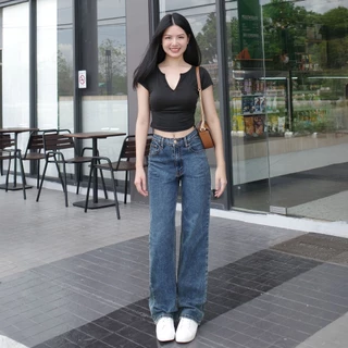 กางเกงยีนส์เอวสูงขากระบอกตรง รุ่น Sassy Jeans