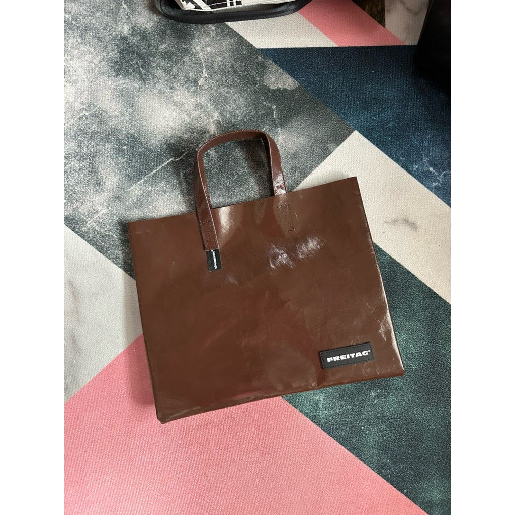 FREITAG F704 CAKE BAG น้ำตาล Chocolate