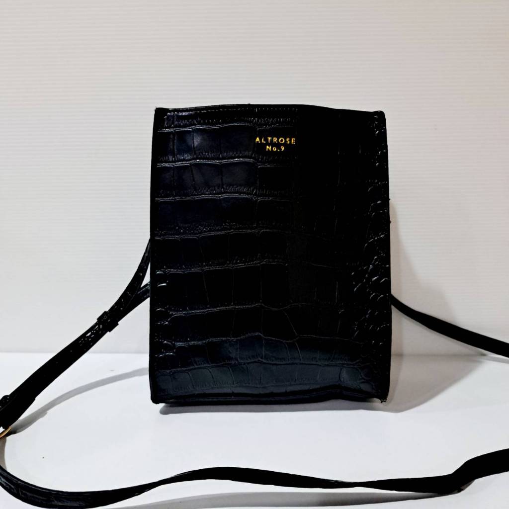 ALTROSE แบรนด์แท้รวมแบบมือสองงานตามหา