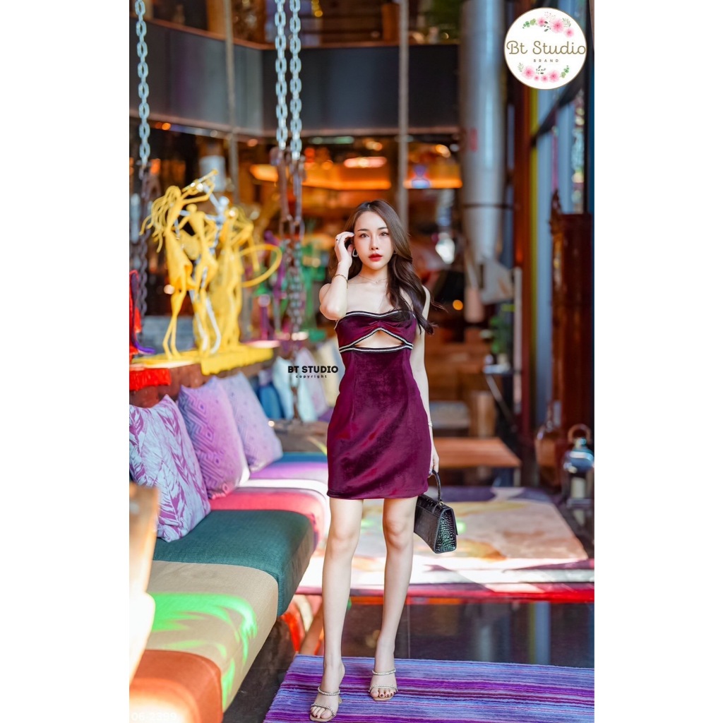 BT 06-2399 (K) เดรสสั้นเกาะอก เนื้อผ้ากำมะหยี่แต่งแทบเพชรที่ขอบอกบนและล่าง