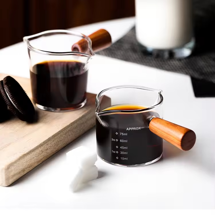 พร้อมส่ง ถ้วยตวงนม/กาแฟ ด้ามไม้ 75ml. #Z080-C