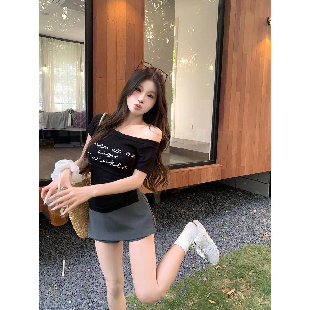 เสื้อยืด เสื้อครอป ไหล่เอียง อักษรสวย เเฟชั่นเซ็กซี่#92319 รูปที่ 5