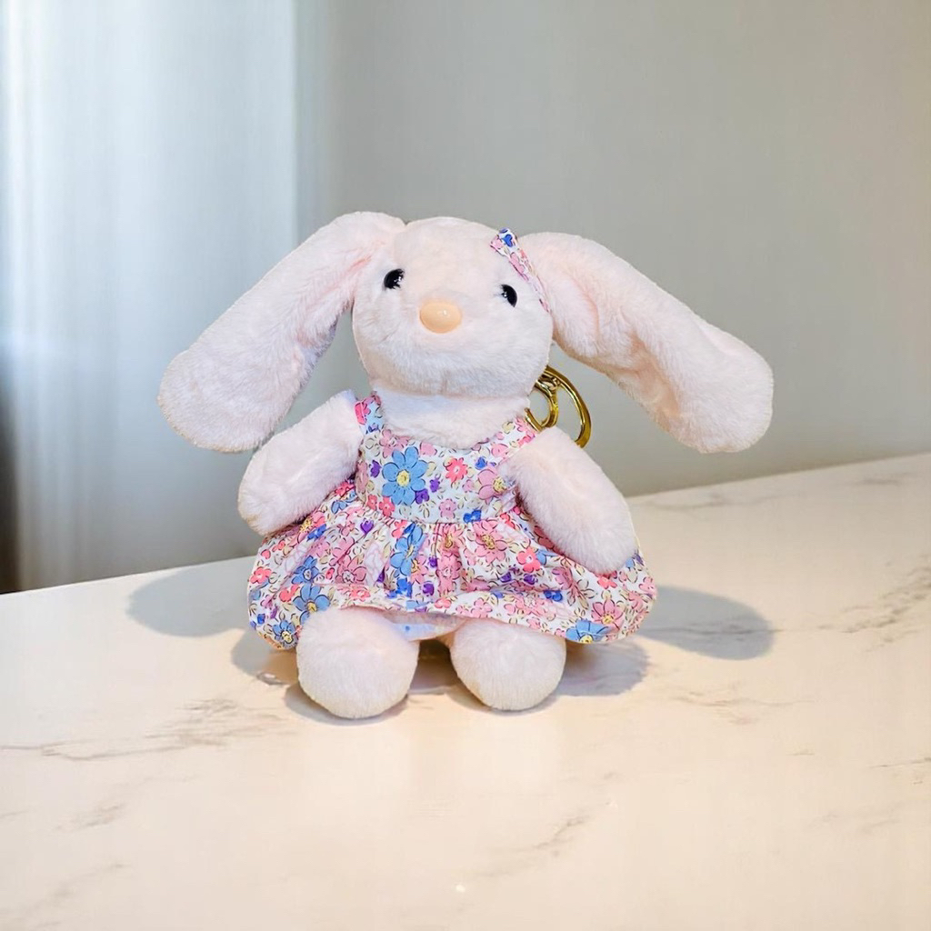 พวงกุญแจกระต่ายสวมชุดเอี้ยมกระโปรงลายดอกไม้ มี 4 สี