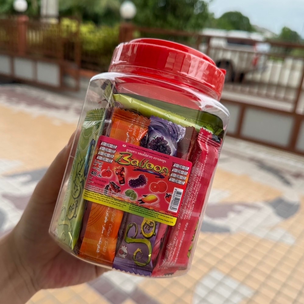 (1 กระปุก) Balloon ลูกอมเปรี้ยว รสผลไม้ รสส้ม สตรอ มะนาว ลิ้นจี่ องุ่น โคล่า 1 กระปุก 48 เส้น