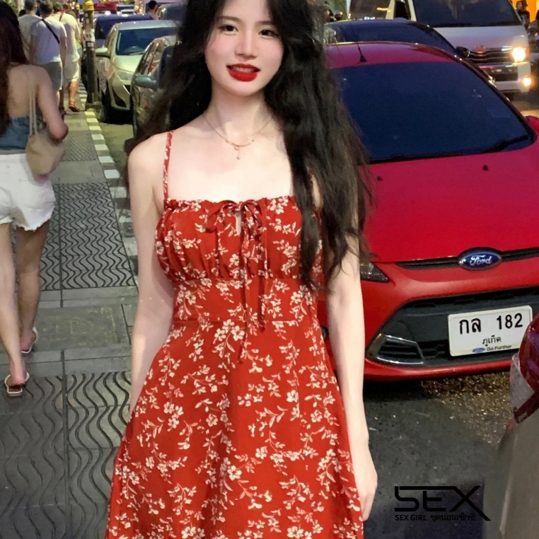 Sexy Girl🍂🍂 ชุดเดรสเซ็กซี่ กระโปรงแขวน ลายดอกไม้สีแดง เที่ยวพักผ่อนภูเก็ต ผ้าใส่สบาย จัดส่งที่รวดเร็ว