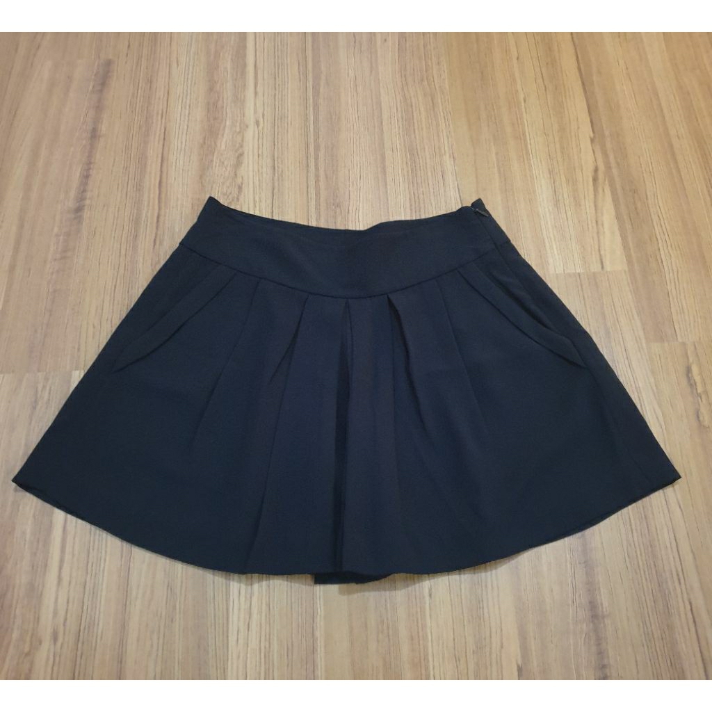 กางเกง ขาสั้น giodano/ladies สีดำ ทรงกางเกงกระโปรง ผ้านิ่มทิ้งตัว_เอว 30 สะโพก 42 ยาว 16  นิ้ว