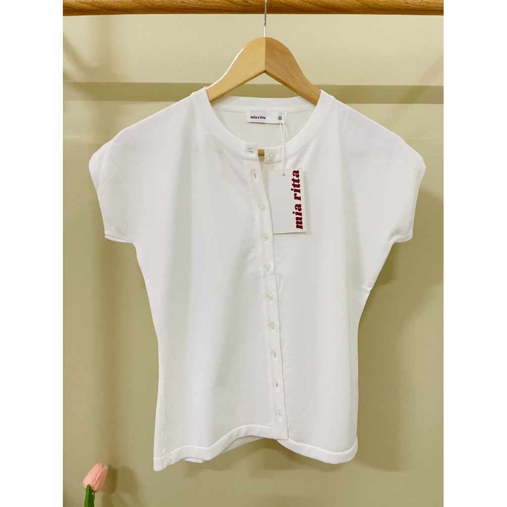 Mia Ritta sweater เสื้อสเวตเตอร์แขนกุด กระดุมหน้า