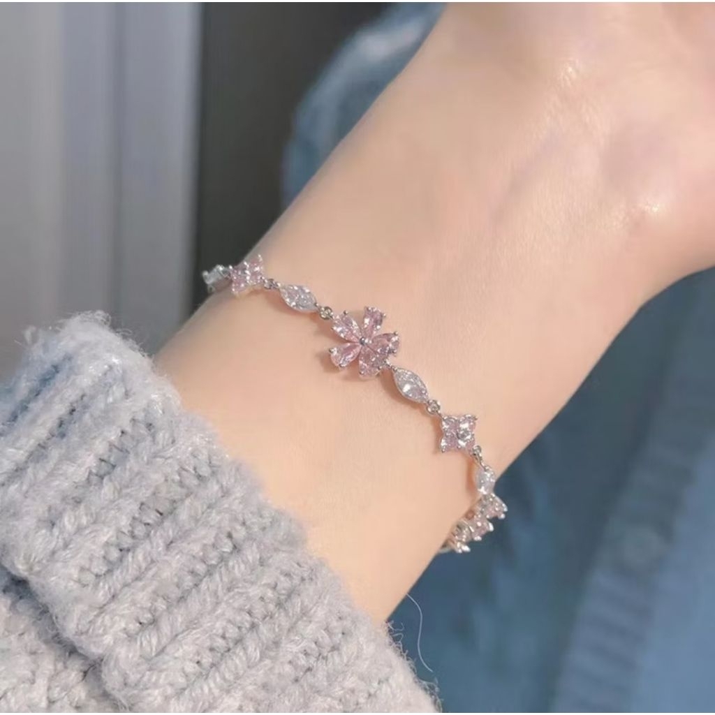 สร้อยข้อมือดอกไม้คริสตัล • Pink Crystal Bracelet