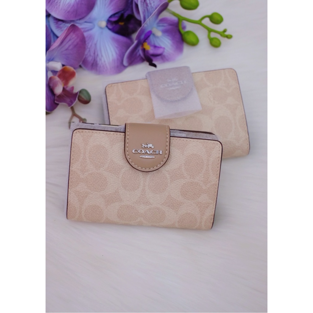 ❗️❗️แท้💯 กระเป๋าสตางค์ Coach Medium Zip Wallet In Signature Canvas(CW786)❗️❗️