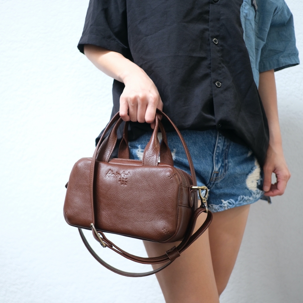 ดีไซน์ใหม่ล่าสุด!! กระเป๋าสะพายหนังวัวแท้ พร้อมหูหิ้ว รุ่น Sawari-S by Hatsukoi Leather Bag