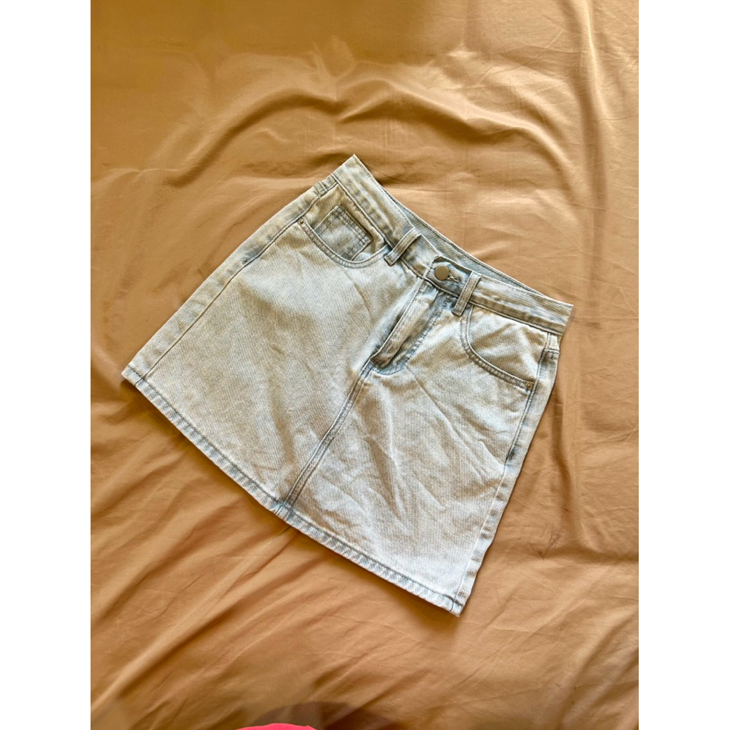 ส่งต่อกระโปรงยีนส์ไซส์ S ป้าย Dazy 🦕