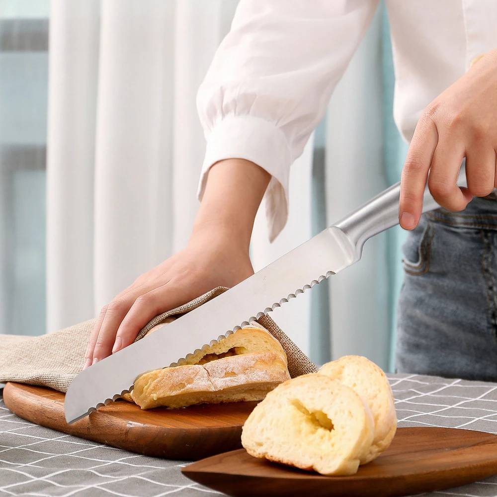 มีดตัดขนมปัง มีดใบเลื่อย มีดหั่นขนมปัง(Bread Knife) มีดตัดเค้ก แบบฟันหยัก สแตนเลสไร้รอยต่อ ขนาด 13 นิ้ว