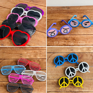 แว่นตาแฟนซี ของเล่นเด็ก แว่นพลาสติกหลากสี สำหรับตกแต่ง งานปา…