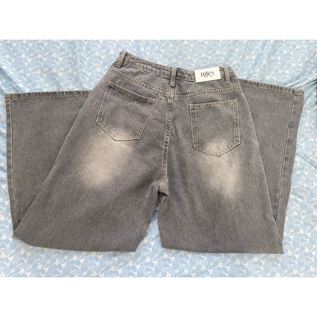 กางเกงยีนส์ขากระบอกใหญ่ Riley.apparels รุ่น Andy Jeans สี Fade Gray