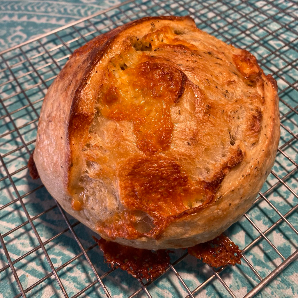 Sourdough bread เพสโต้เชดด้าชีส/เฮิร์บส์/มะกอกดำ/ชีสล้วน นน.หลังอบ 600กรัม