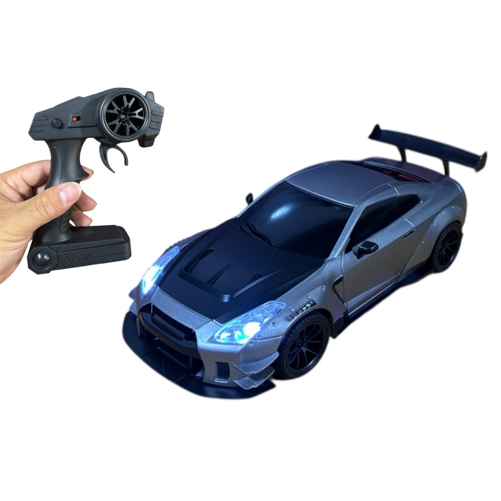 รถบังคับดริฟ Nissan  gtr R35 4X4WDRC  รีโมท2.4GHz สเกล1:20 15km/h มีไฟขับเคลื่อนสี่ล้อชาร์จแบตเตอรี่