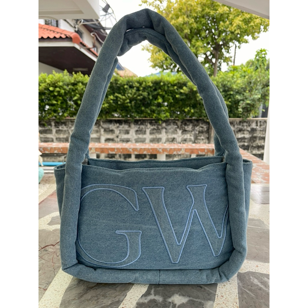 กระเป๋า Gentlewoman ของแท้ 🌸 กระเป๋า Gentlewoman :  SPARKLING SOIREE HAULER BAGงานshop💯