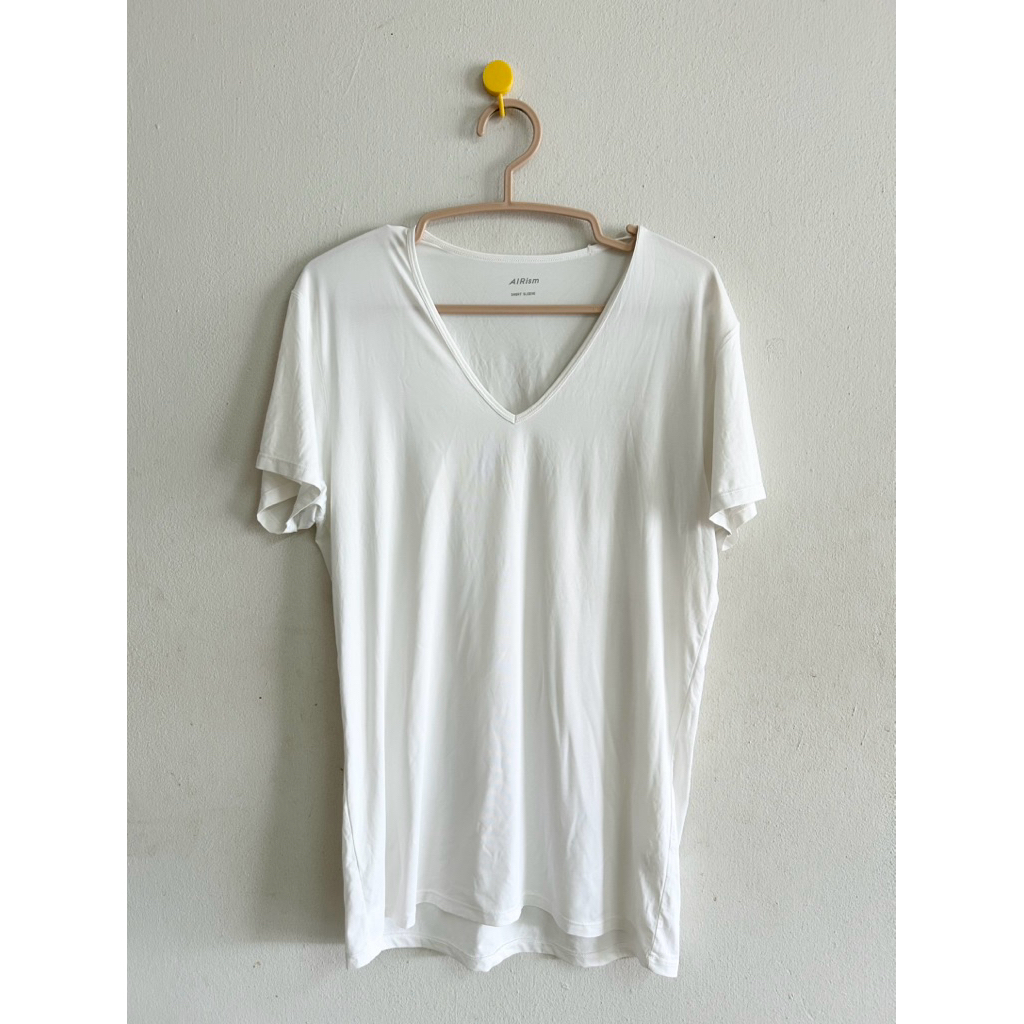 ยุนิsizeL เสื้อยืดชายคอวีสีขาวขุ่นairism