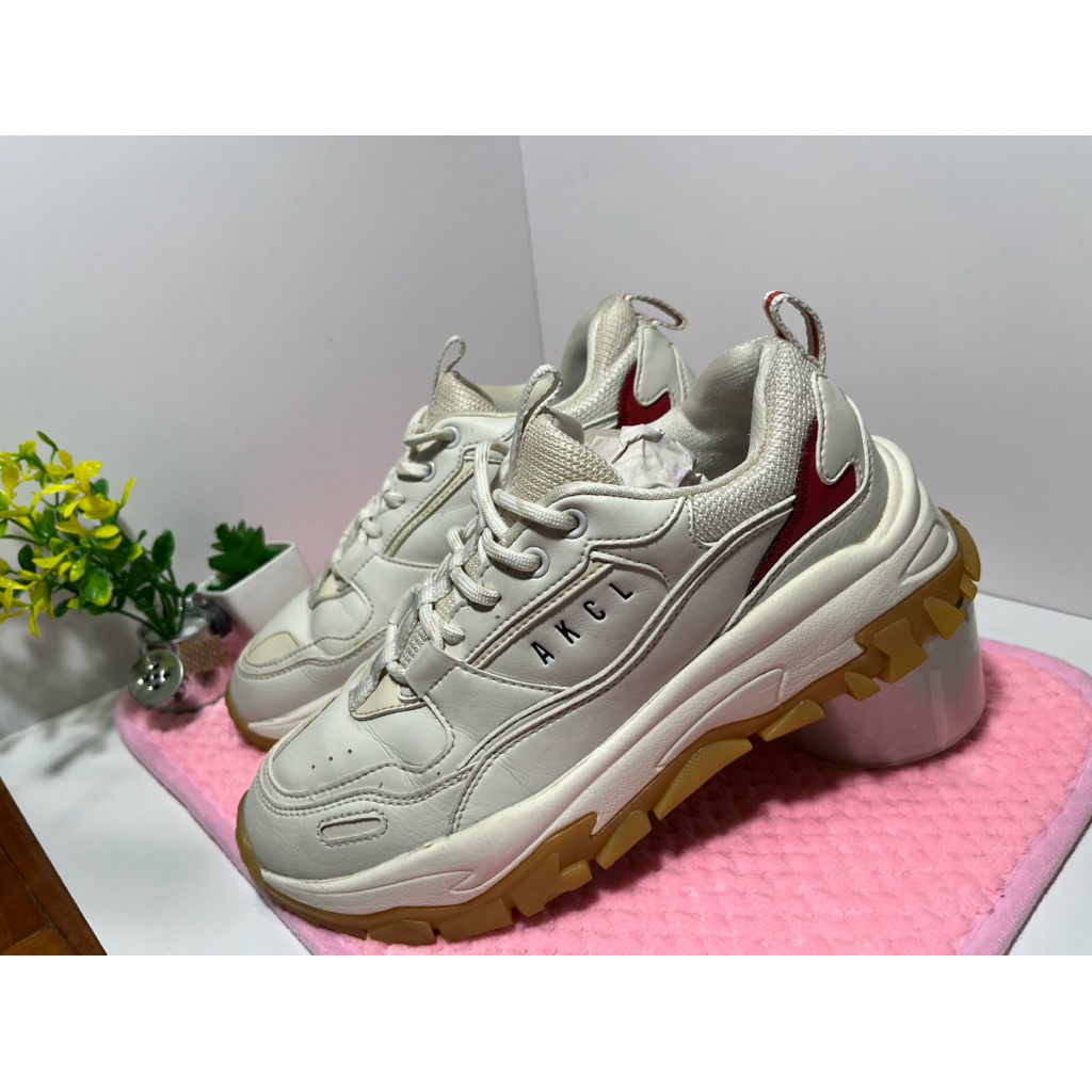 รองเท้าผ้าใบแฟชั่น AKCL มือสอง