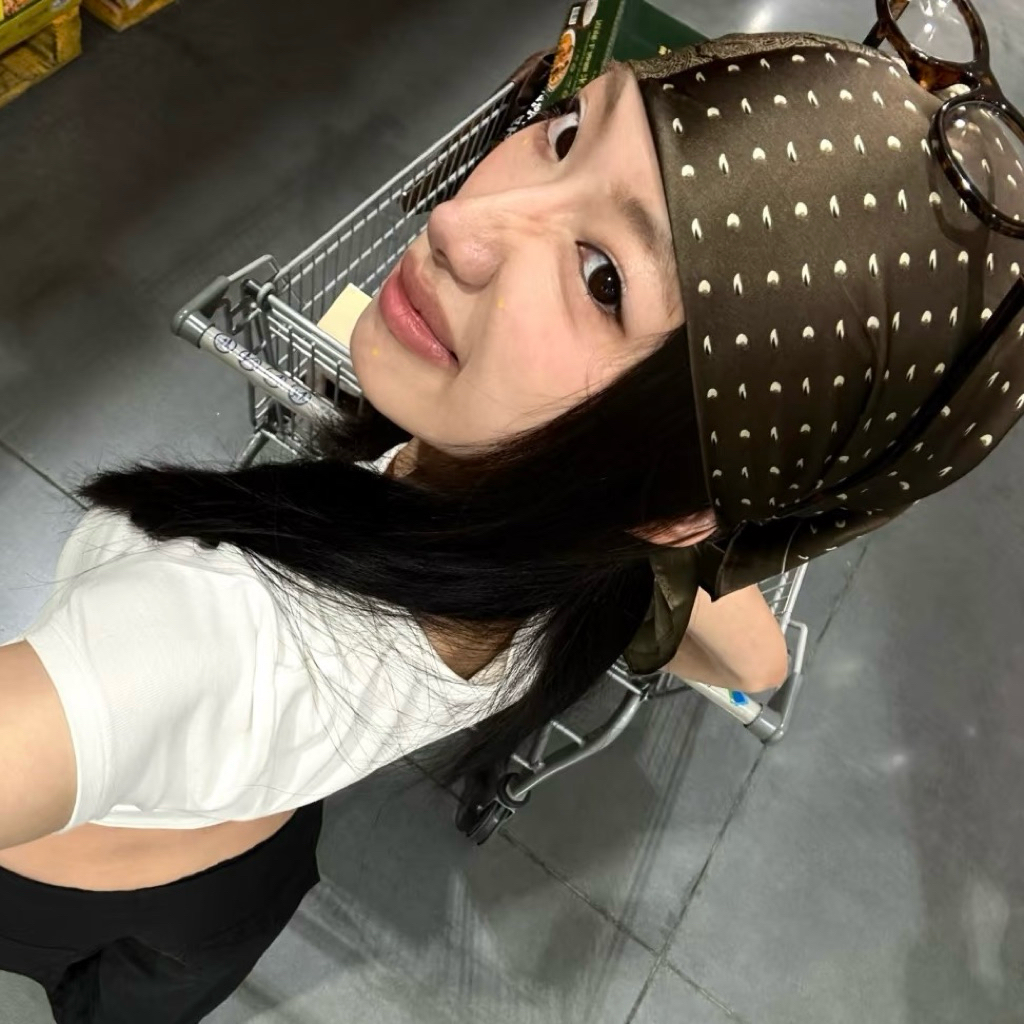 🇹🇭พร้อมส่งจากกทม. Half Pattern ผ้าผูกผมสี่เหลี่ยมจตุรัสลายวินเทจคลาสสิค ผ้าพันคอทูโทน ใช้คลุมไหล่ได้ กันแดดเป็นพร็อบ