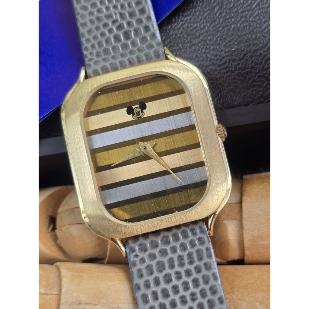 นาฬิกา Mickey mouse  มาพร้อมกล่อง! ผลิต โดย Bradley