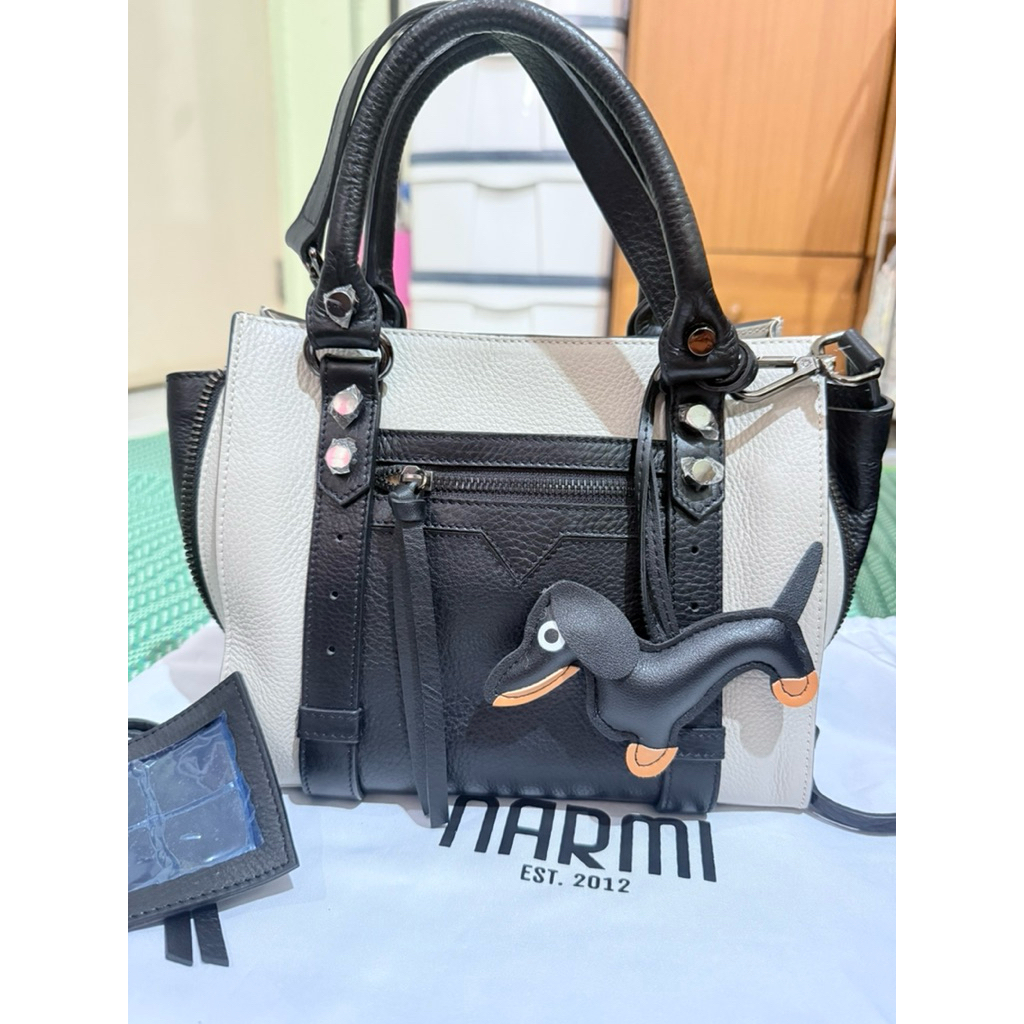 กระเป๋าหนังแท้narmiเทาดำ