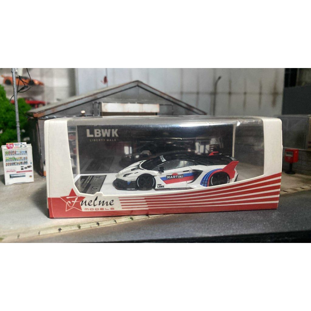 Fuelme 1/64 Lamborghini Aventador GT EVO LBWK Martini Resin