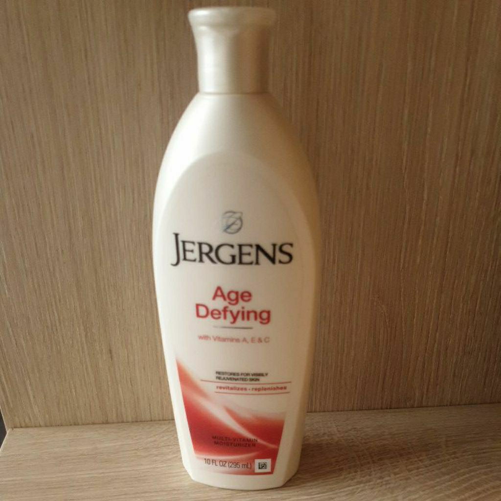 body lotion ครีมทาผิวกาย Jergens Age Defying 295 ml