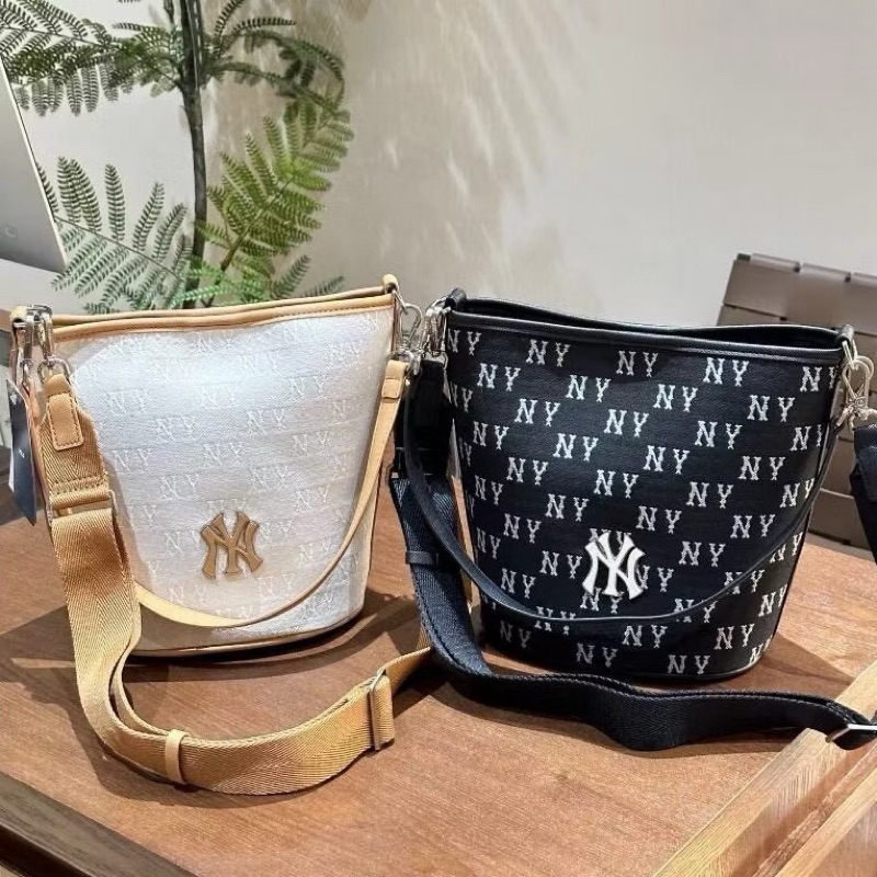 (พร้อมส่ง+มีส่งด่วนในกทม ) กระเป๋าทรงถัง MLB ปรับสายได้ มีป้ายห้อย ป้ายแทค