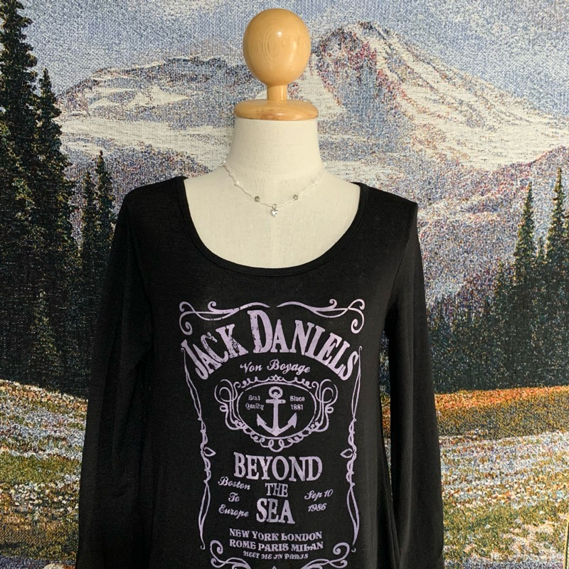 เสื้อแขนยาวJack Daniel’s สีดำ เว้าหลัง อก38-40 มือสอง