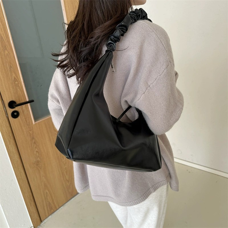 GUCSELECTED(B2115) กระเป๋าถือสะพายไหล่-หนังเงาพียู-ปรับสายย่นสะพายข้างได้