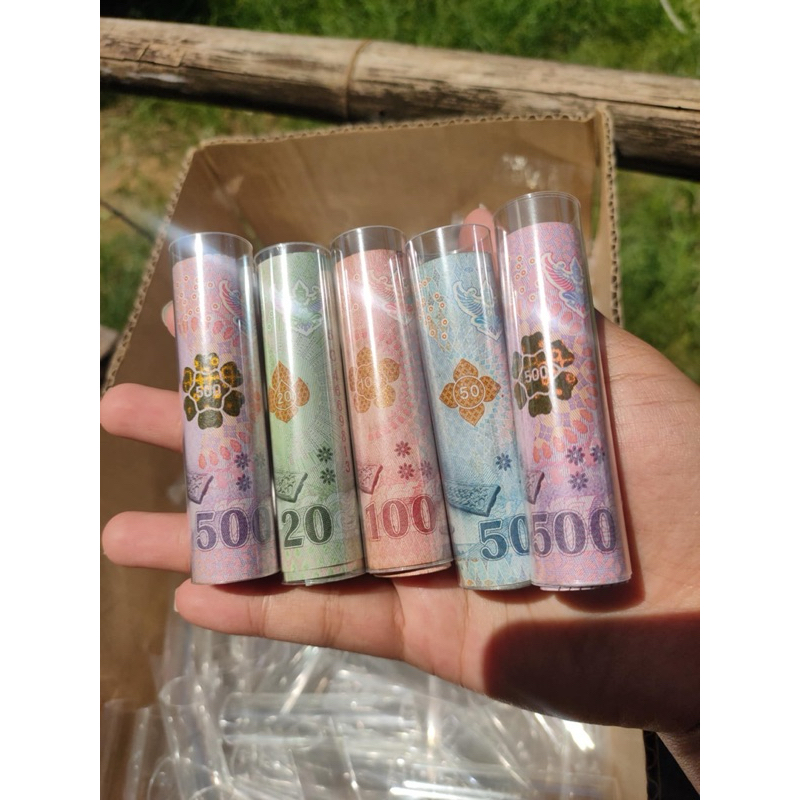 หลอดเปล่าใส่ธนบัตร เตรียมของ 1-2 วันทันใช้แน่นอนจ้า ใช้เป็นของขวัญเทศกาลต่างๆ(ทำจากถุงแก้วติดเทป)ใส่ได้ทุกแบงค์