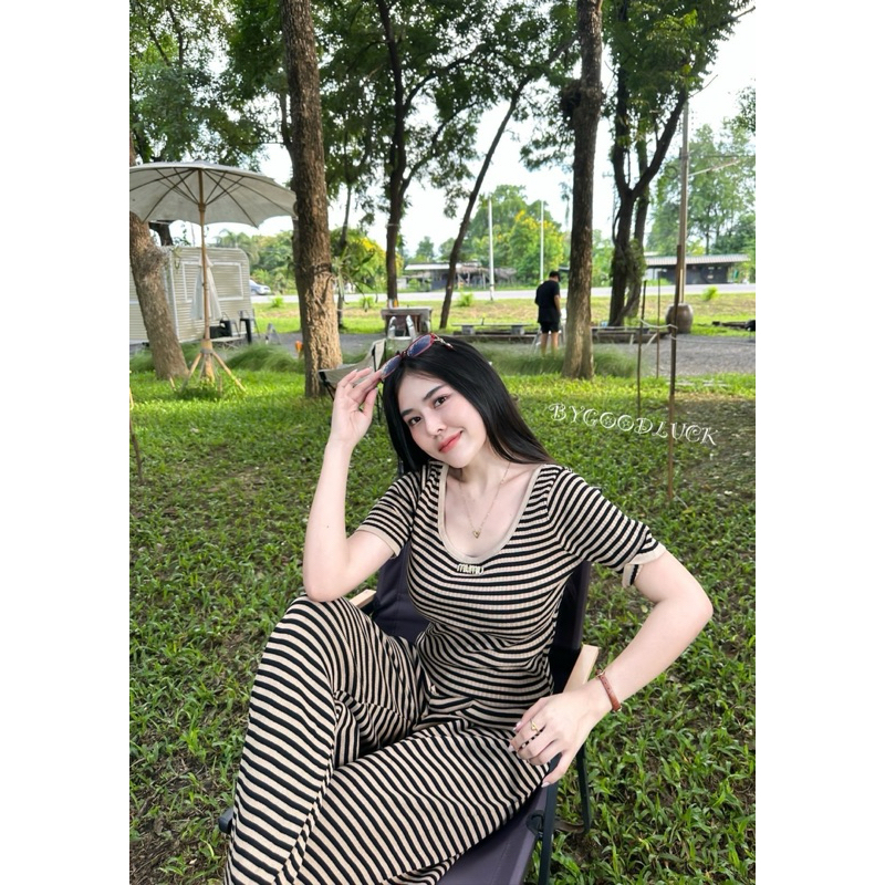 Bygoodluck เซ็ตลายริ้วใส่แล้วพริ้วทั้งตัว แต่งเก๋กับเข็มกลัดสีทอง ผ้าไหมพรม เนื้อผ้านุ่มเป็นขนาดฟรีไซส์