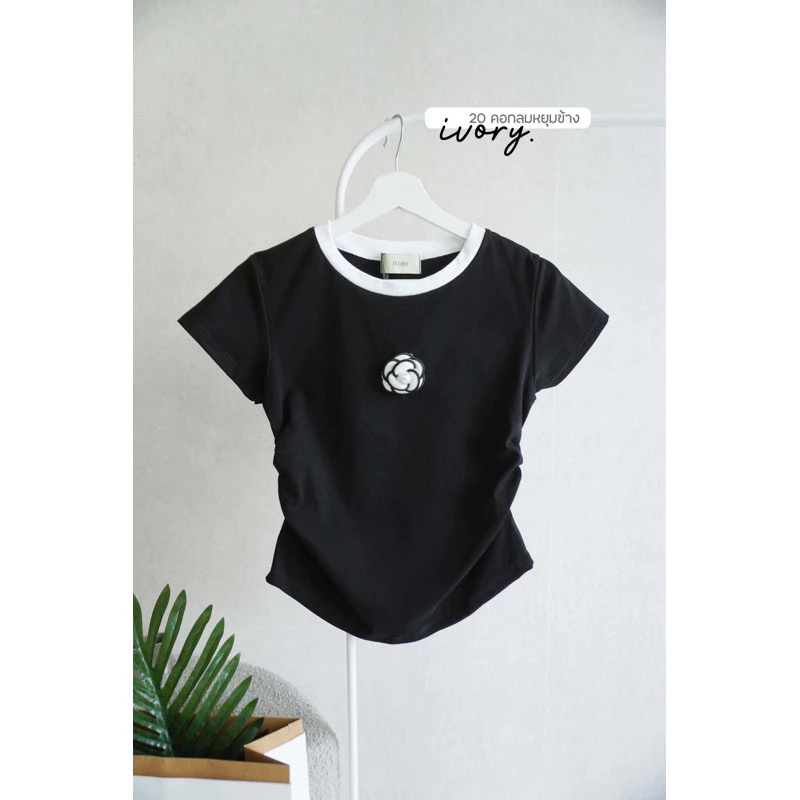 เสื้อยูนิโคล่ ประดับดอกกุหลาบมุก